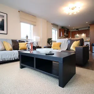 Oceans Crescent By Ty Sa Apartment
